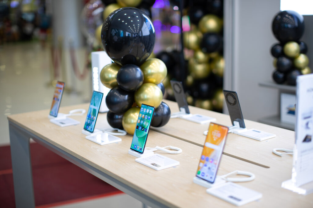 Smartphone brand, Honor, features smartphones like the limited-edition Honor x9a 5G in Mindnight Black