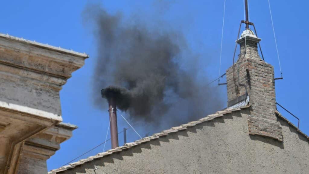 Second black smoke, cardinals to vote again for new pope
