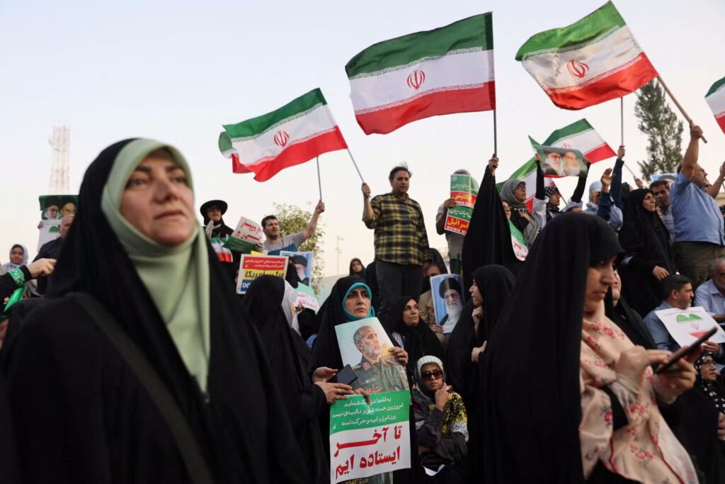 Iran hangs spies